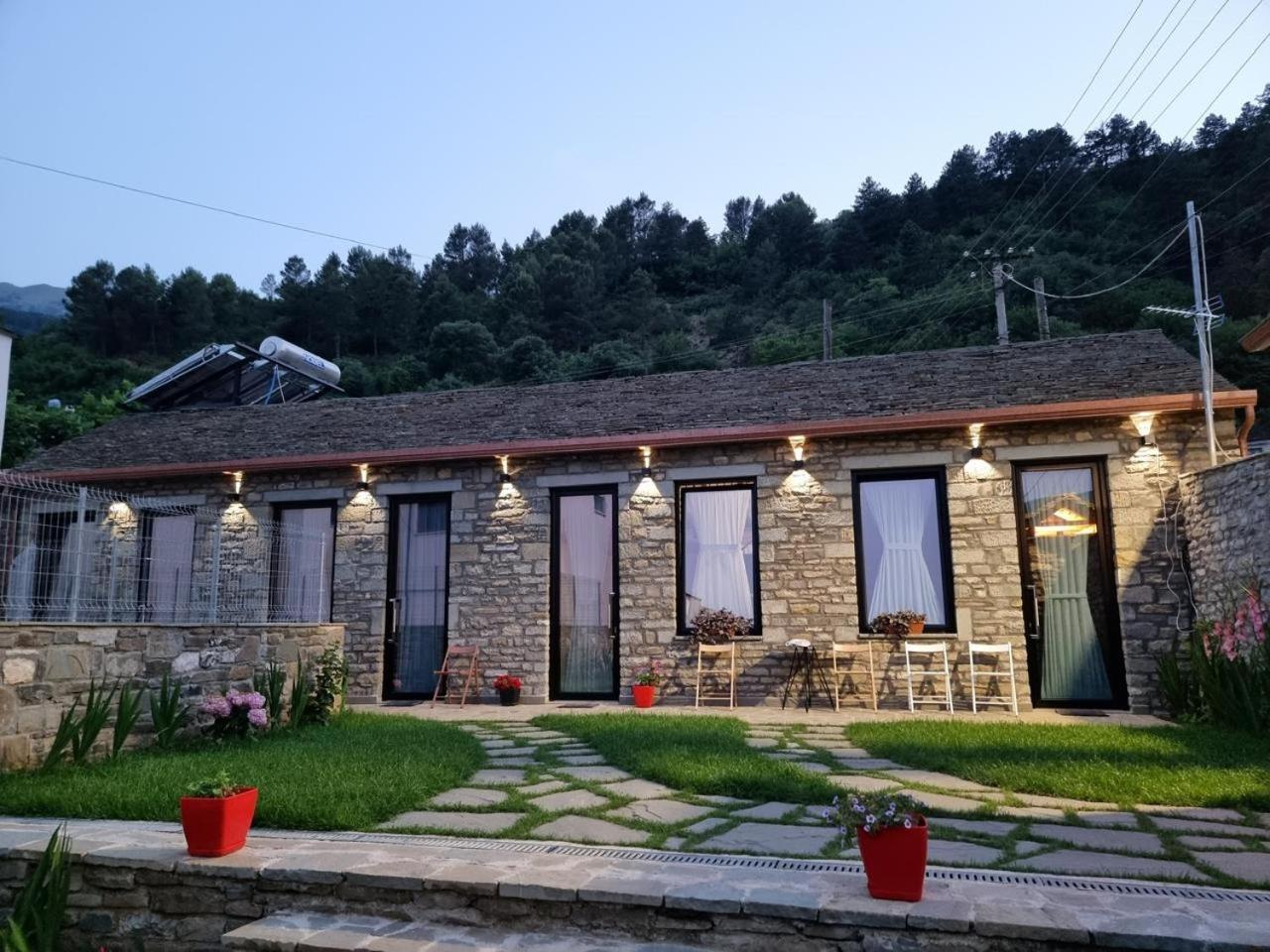 Gogo Moustache Guest House Përmet Buitenkant foto