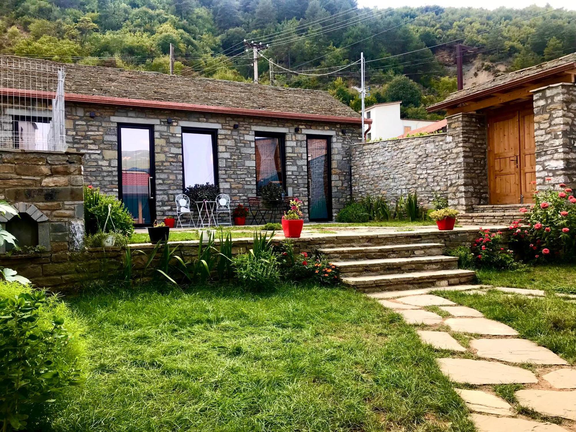 Gogo Moustache Guest House Përmet Buitenkant foto