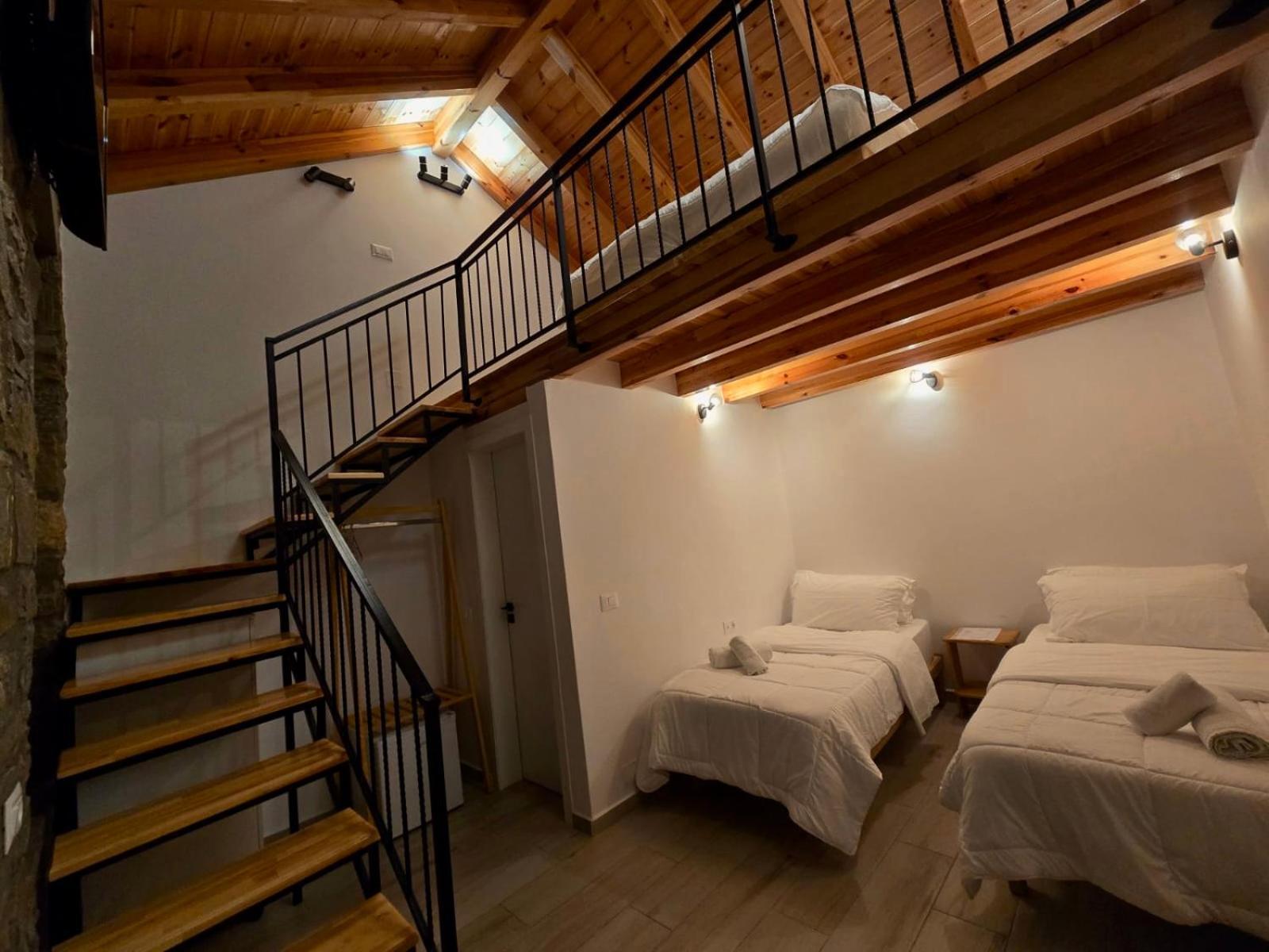 Gogo Moustache Guest House Përmet Buitenkant foto